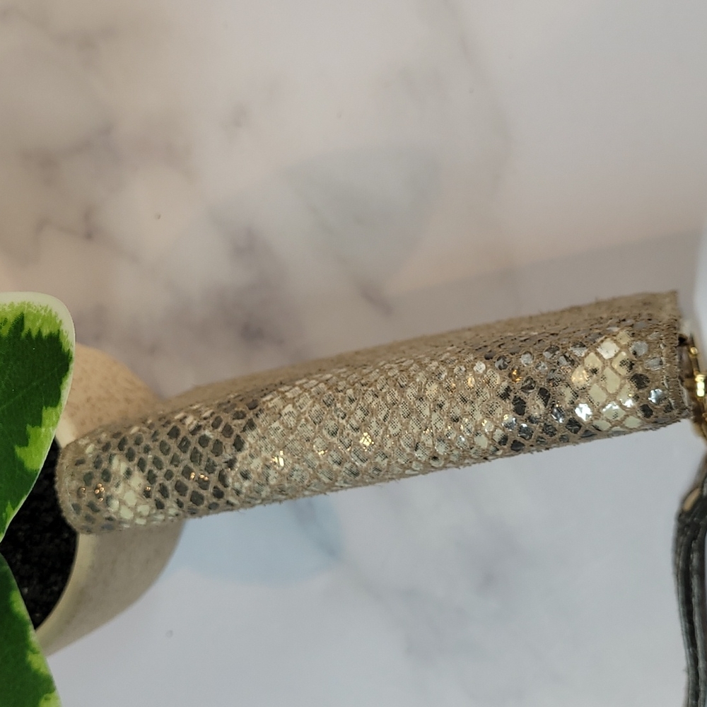 MICHAEL KORS SNAKE PRINT  PHONE WRISTLET - Picture 10 of 14